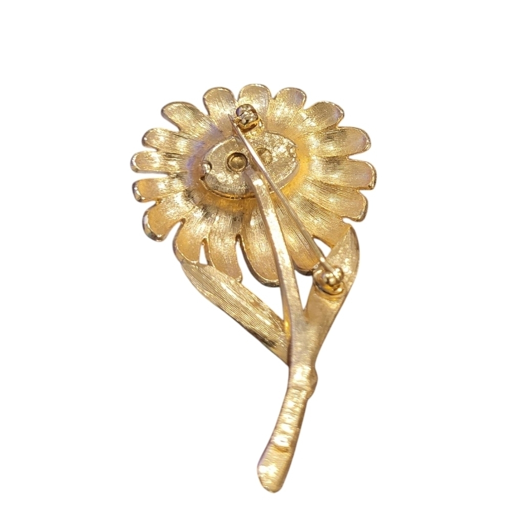 Vintage Monet Enameled White Daisy Floral Brooch Pin - Picture 2 of 4
